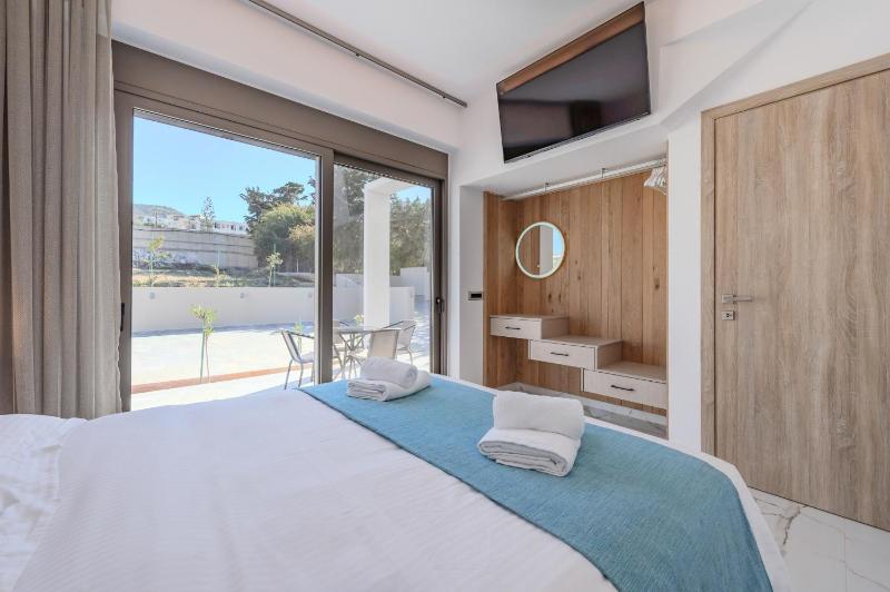 Elmar Bay Villa Beachfront Luxury Escape with Private pool - image 15