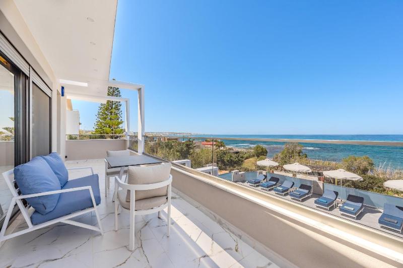 Elmar Bay Villa Beachfront Luxury Escape with Private pool - image 7