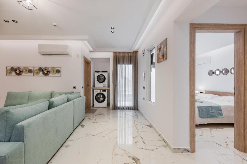 Elmar Bay Villa Beachfront Luxury Escape with Private pool - image 17