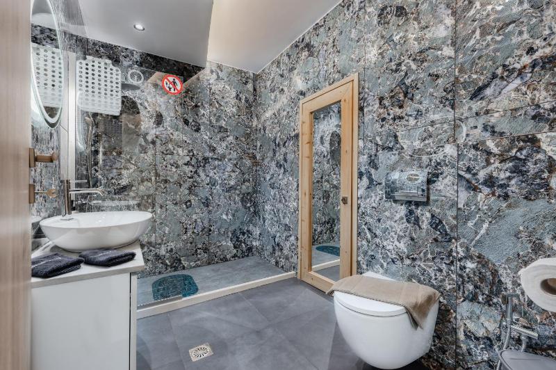 Elmar Bay Villa Beachfront Luxury Escape with Private pool - image 20