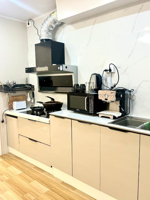 Priscilla Cozy Family 2Bedroom Apartment Walk to McDonald Free Parking - image 13