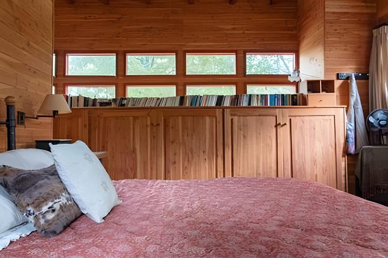 Dream Home Amid Native Trees - image 33