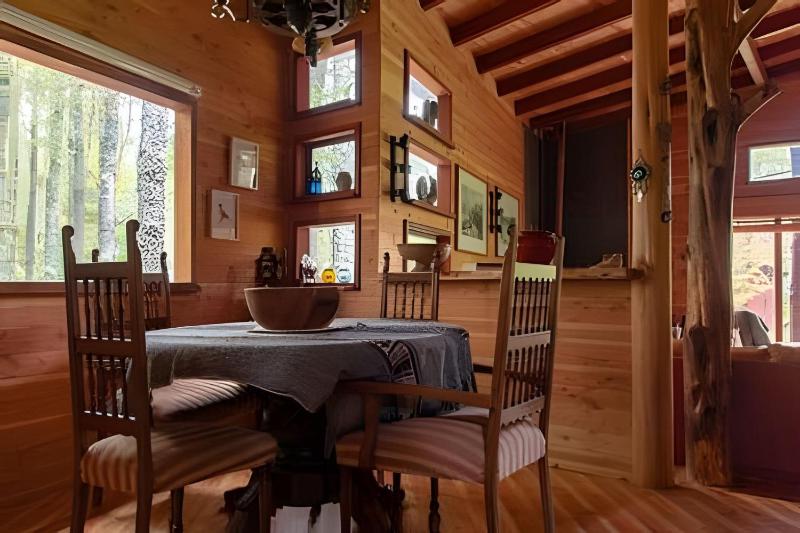 Dream Home Amid Native Trees - image 29