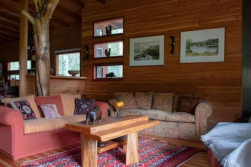 Dream Home Amid Native Trees - image 17