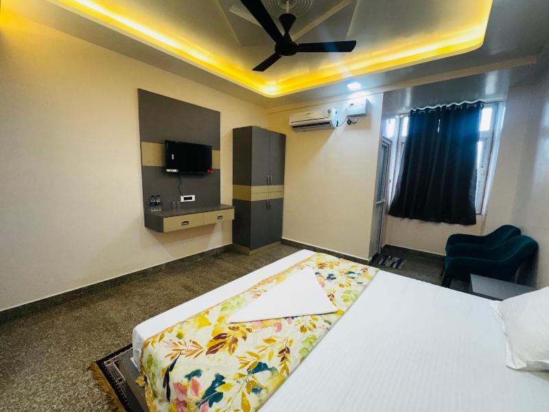 Regal Palace Hotel and Banquets - image 30