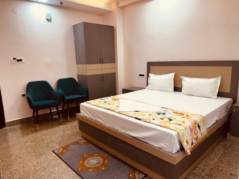 Regal Palace Hotel and Banquets - image 20