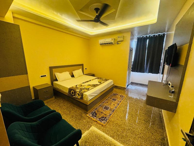 Regal Palace Hotel and Banquets - image 42