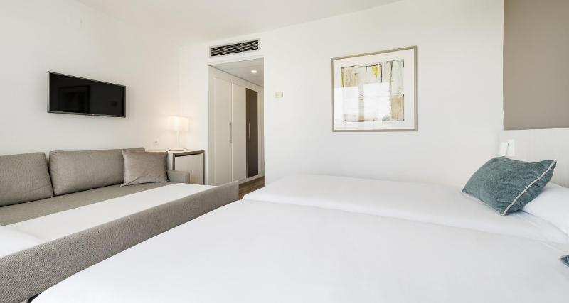 Twin Room with Extra Bed (2 Adults + 1 Child) image 3