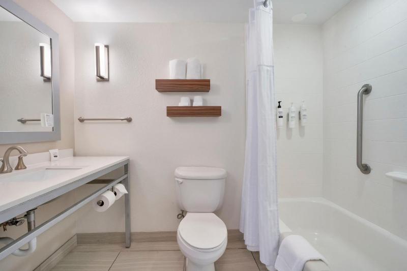 Hilton Garden Inn Jacksonville Airport - image 32