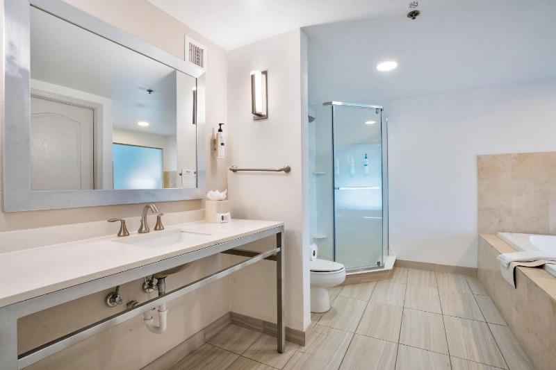 Hilton Garden Inn Jacksonville Airport - image 11