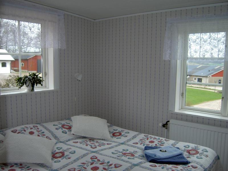 Small Double Room image 4
