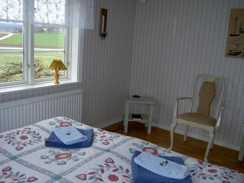 Twin Room image 4