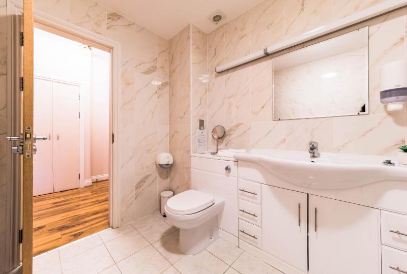 King Suite - Non-Smoking image 1