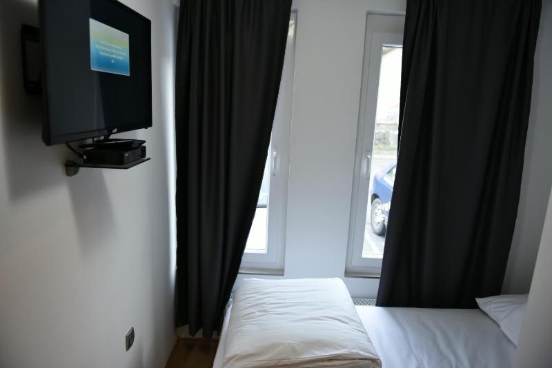 Motel Alibi - image 3