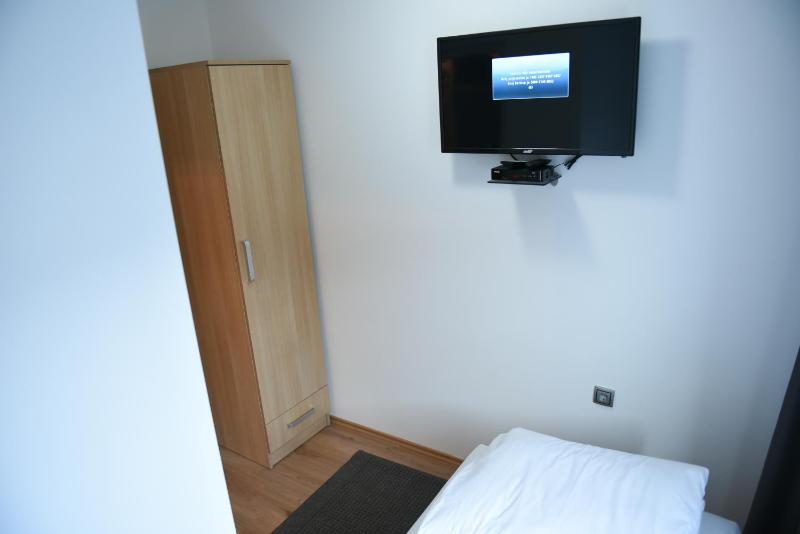 Motel Alibi - image 4