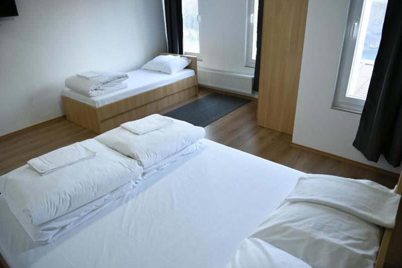 Motel Alibi - image 15