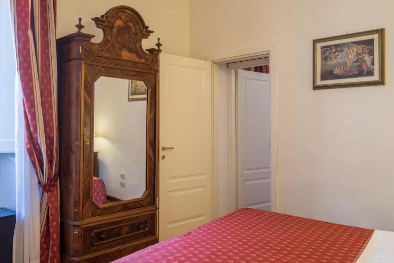 Premium Quadruple Room image 4