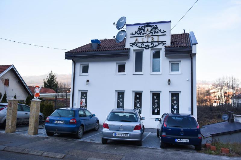 Motel Alibi - image 9