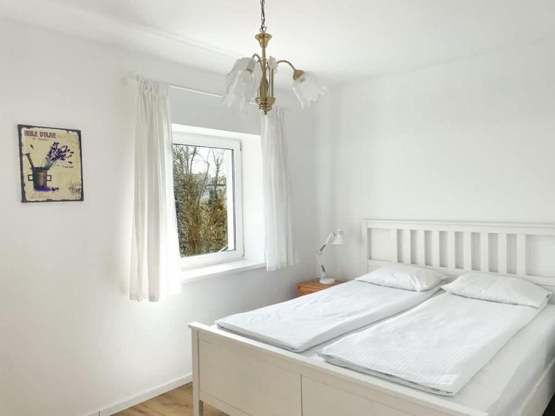 Duży Apartament z Ogródkiem i Parkingiem by Noclegi Renters - image 18