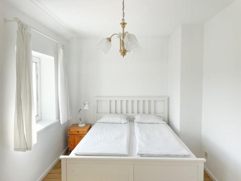 Duży Apartament z Ogródkiem i Parkingiem by Noclegi Renters - image 14