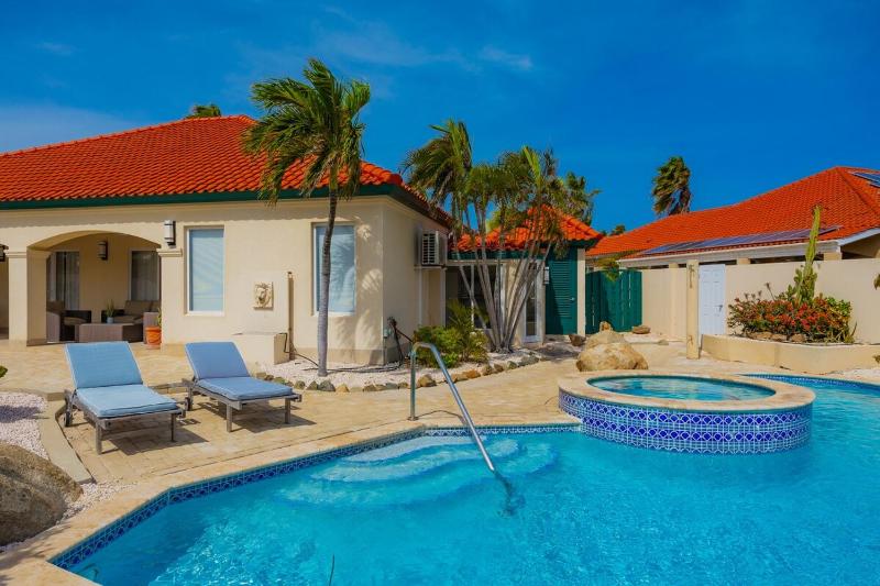 Luxurious 3BR Villa w Private Pool near Beach - image 8
