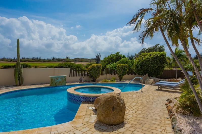 Luxurious 3BR Villa w Private Pool near Beach - image 7