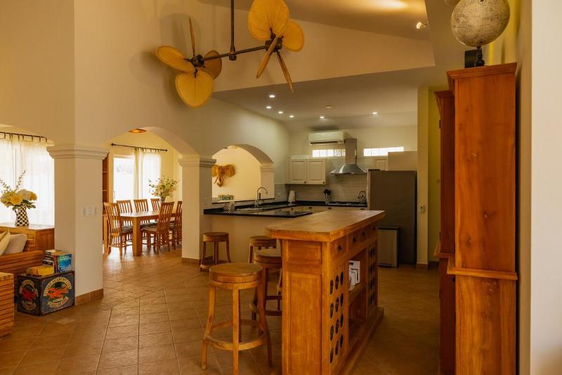 Luxurious 3BR Villa w Private Pool near Beach - image 4