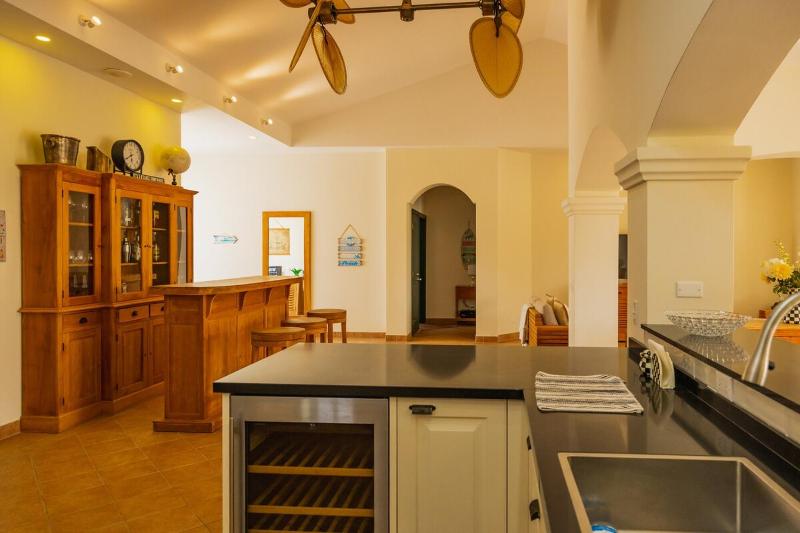 Luxurious 3BR Villa w Private Pool near Beach - image 11