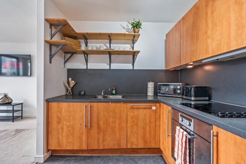 Cosy 1-BDR Apartment Birmingham City Centre - Mailbox - Fast Wi-Fi - image 20