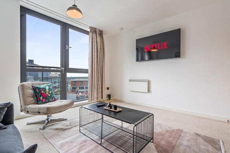 Cosy 1-BDR Apartment Birmingham City Centre - Mailbox - Fast Wi-Fi - image 28