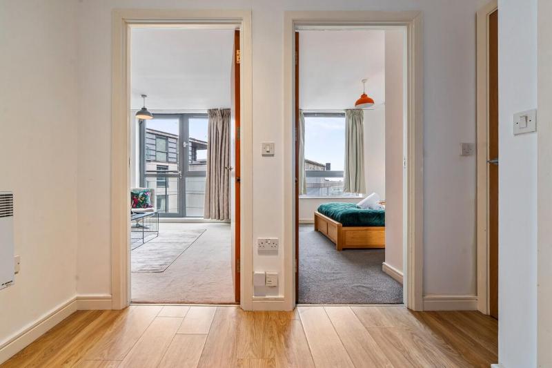 Cosy 1-BDR Apartment Birmingham City Centre - Mailbox - Fast Wi-Fi - image 13