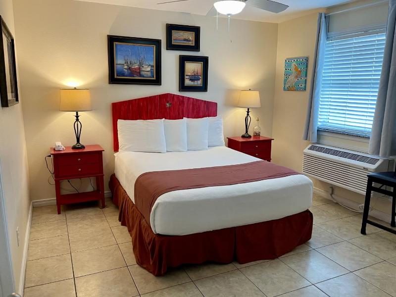 Beachgate Condo Suites and Hotel 523 condo - image 9