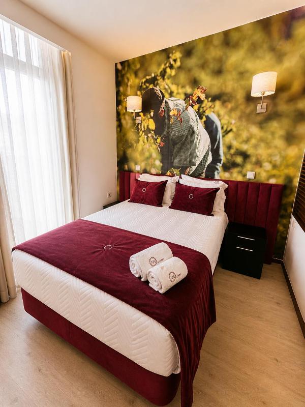 Lounge Inn Guest House - image 32