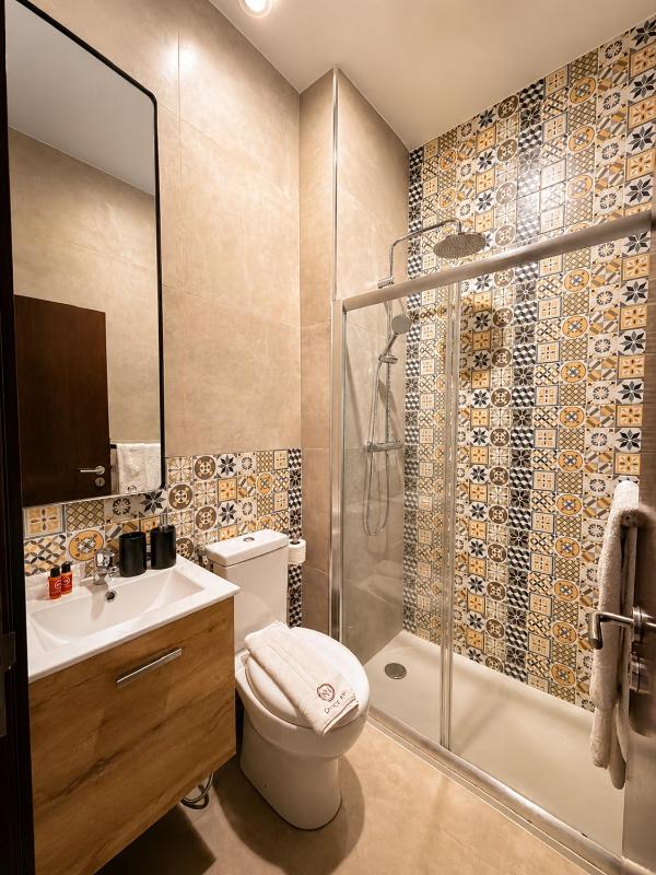 Lounge Inn Guest House - image 31