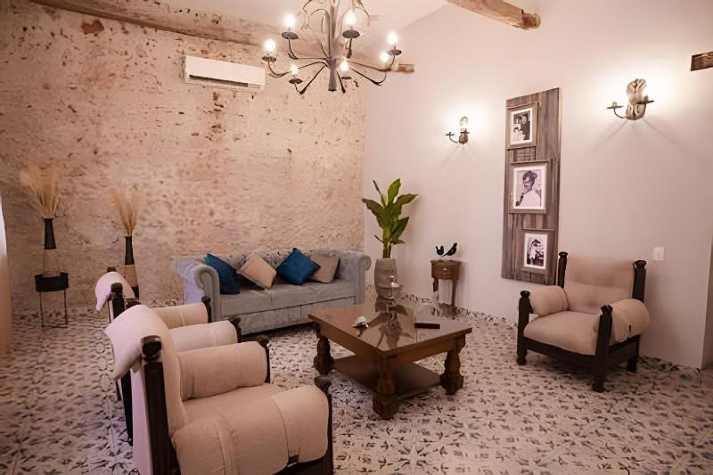 Casa Colonial en Centro Histórico con piscina - image 13