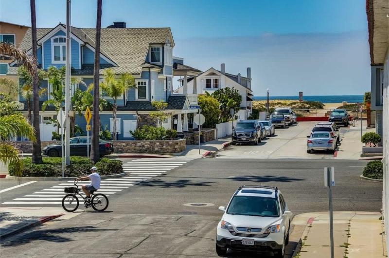 Modern Remodel By The Bay & Beach- 209 9th home - image 44