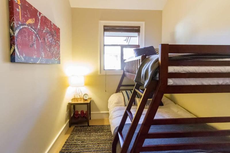 07 Fitzsimmons Walk - image 8