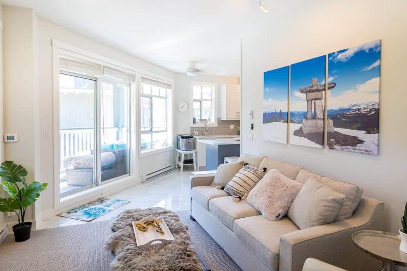 Panoramic Views from this gorgeous 2 Bed Property - Village Location - image 8
