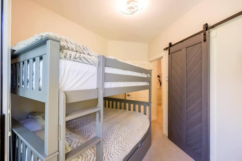 Panoramic Views from this gorgeous 2 Bed Property - Village Location - image 24