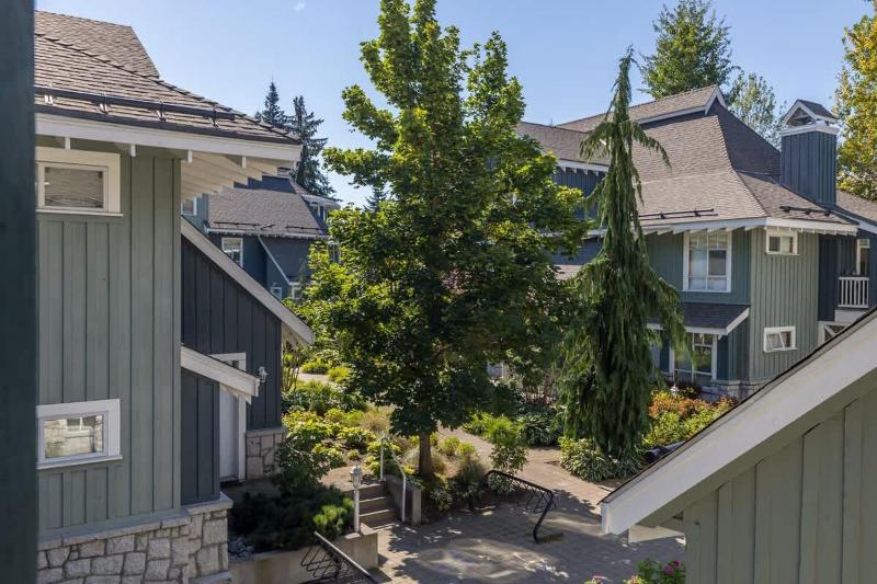 Panoramic Views from this gorgeous 2 Bed Property - Village Location - image 3