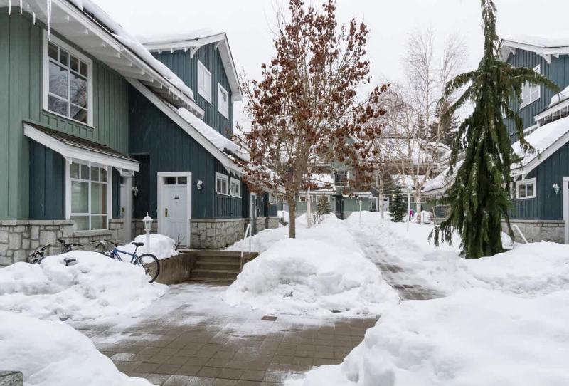 Panoramic Views from this gorgeous 2 Bed Property - Village Location - image 25
