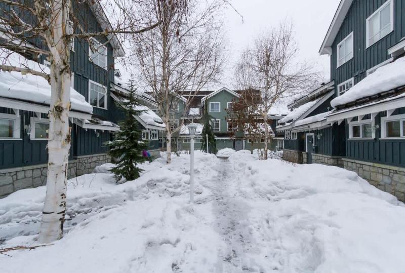 Panoramic Views from this gorgeous 2 Bed Property - Village Location - image 20