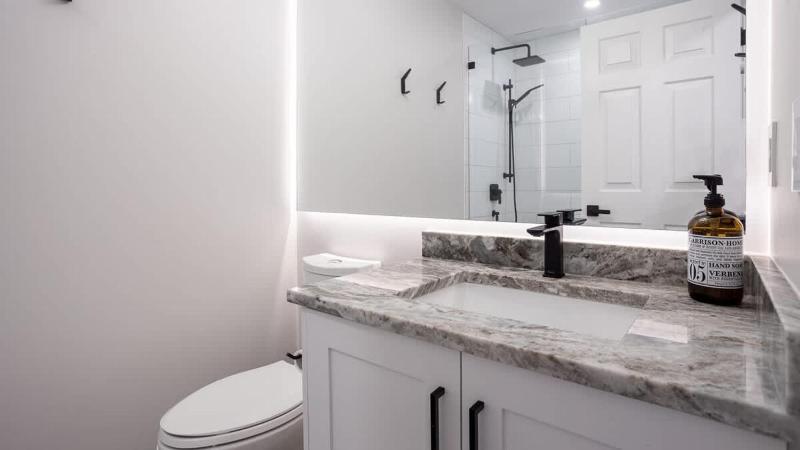 Fantastic Location Spacious 4 Bed Village Location Shared Hot Tub - image 17