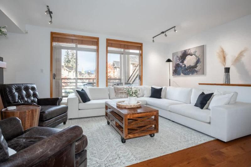 34 Englewood Greens - image 1