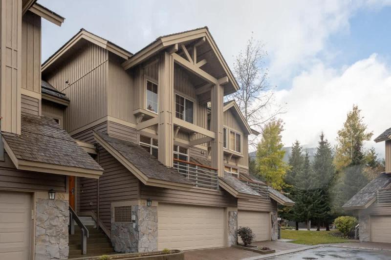 34 Englewood Greens - image 18