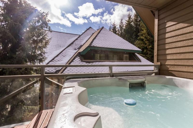 FABULOUS LOCATION Private Hot Tub NO Car needed Sleeps 8 - image 20