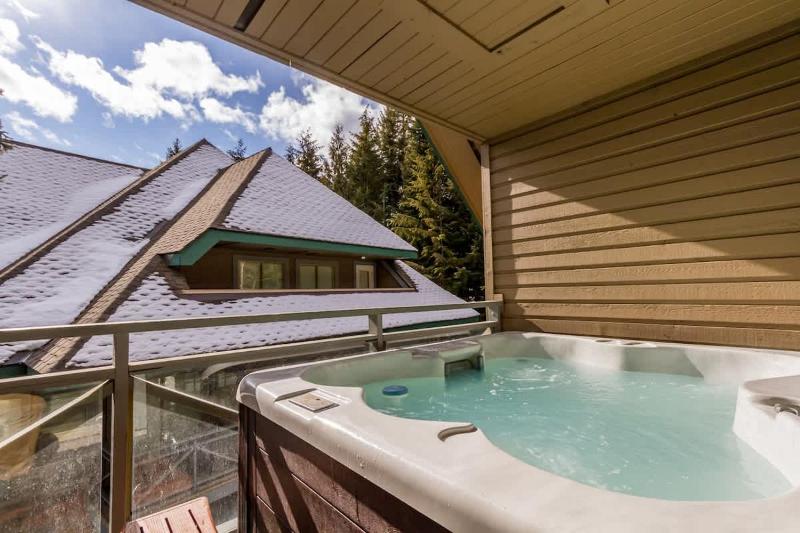 FABULOUS LOCATION Private Hot Tub NO Car needed Sleeps 8 - image 14