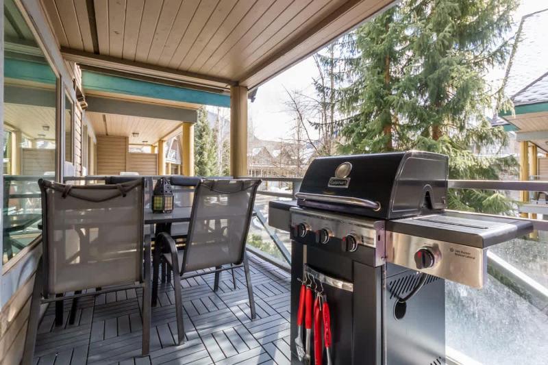 FABULOUS LOCATION Private Hot Tub NO Car needed Sleeps 8 - image 24