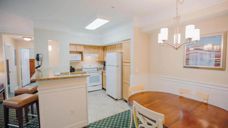 Calypso Cay - 2BR King Bed Suite w Resort Access - image 10