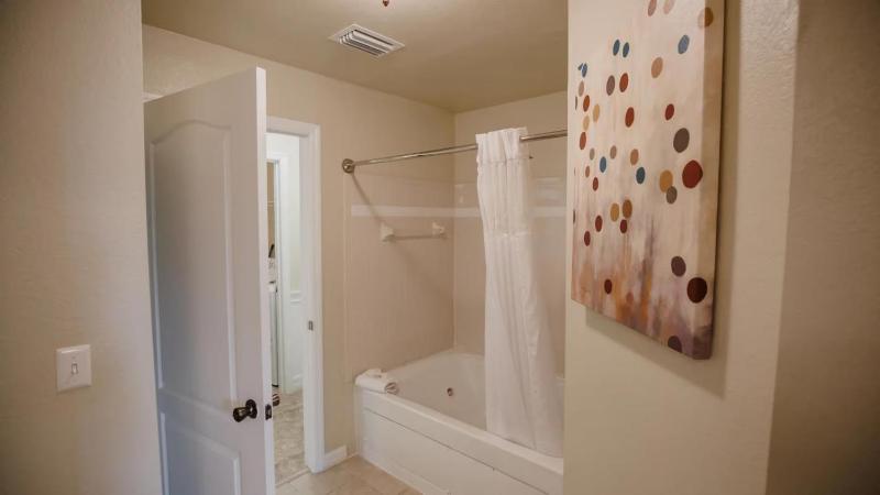Calypso Cay - 2BR King Bed Suite w Resort Access - image 31